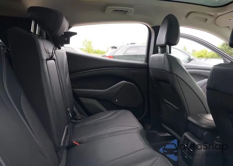 2021 Ford Mustang Mach-E Premium z USA, uszkodzony, nr VIN 3FMTK3SU8MMA09097